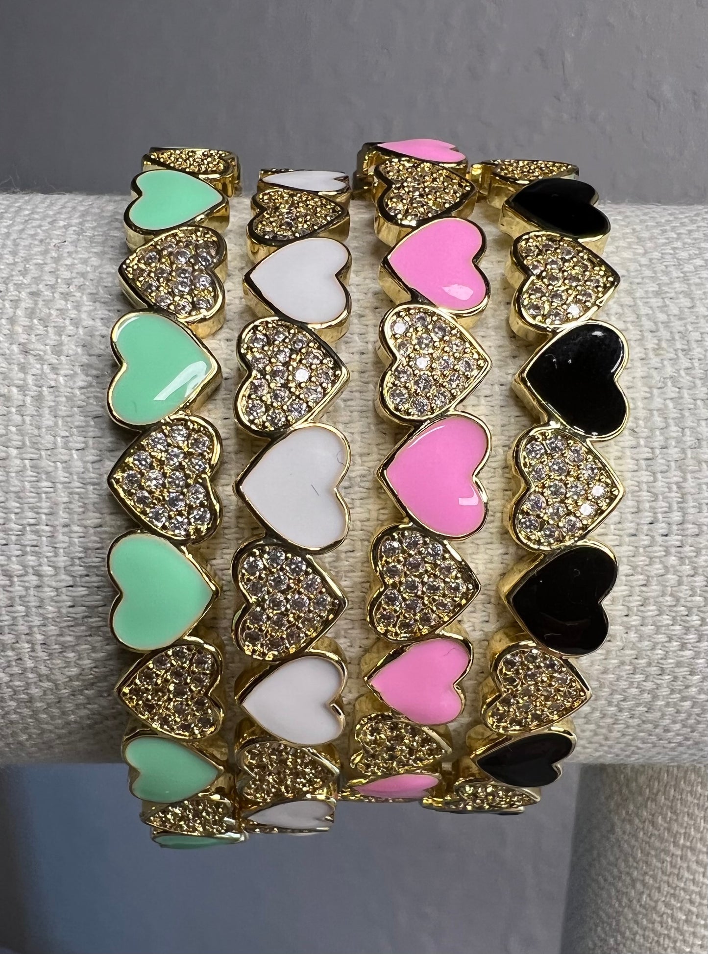 Pulseras rigidas de corazones