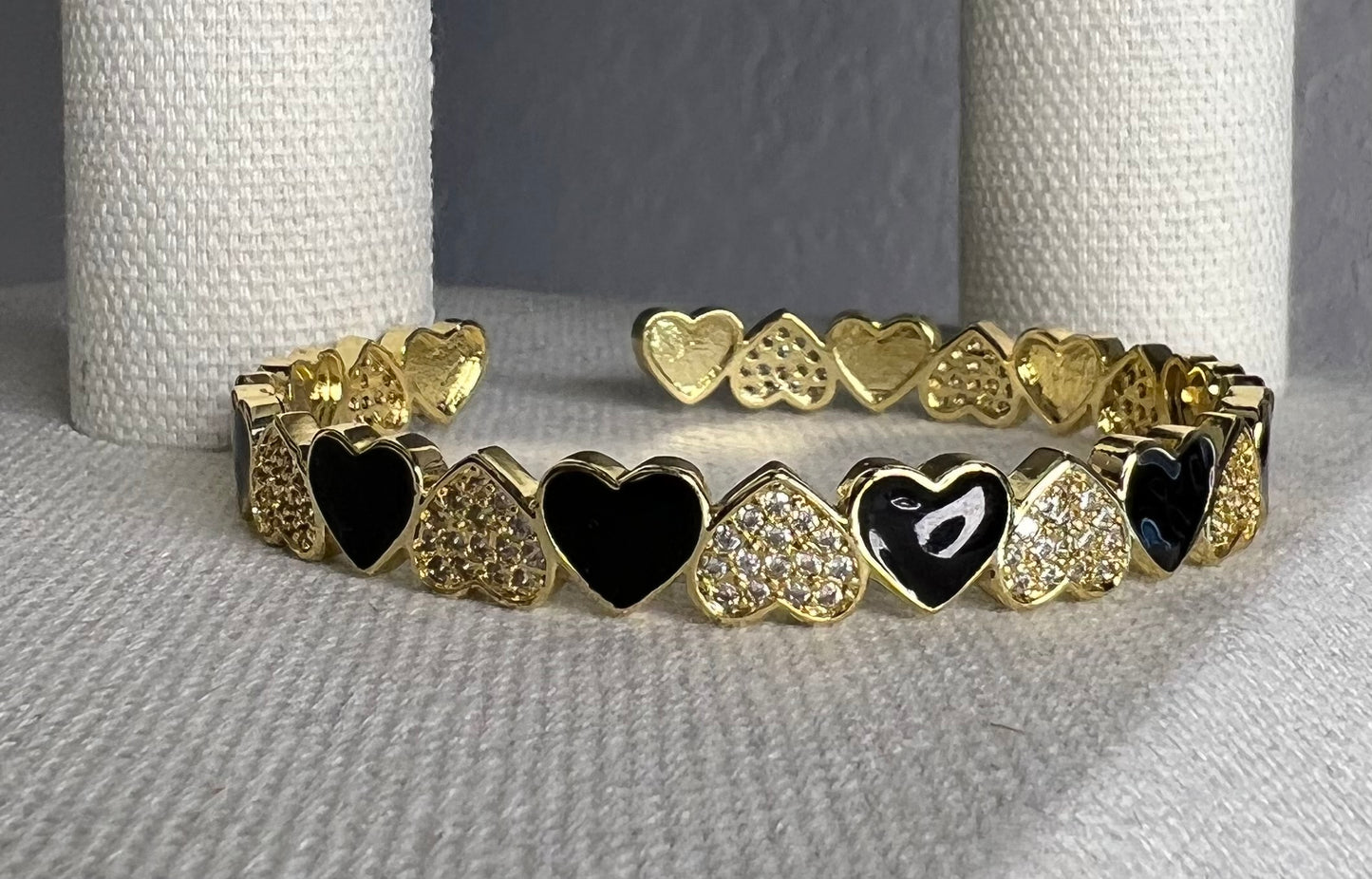 Pulseras rigidas de corazones