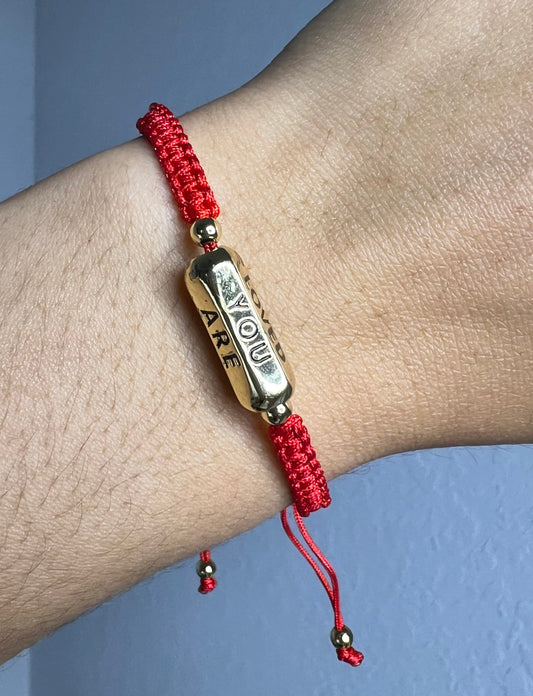 Pulsera tejida con dije