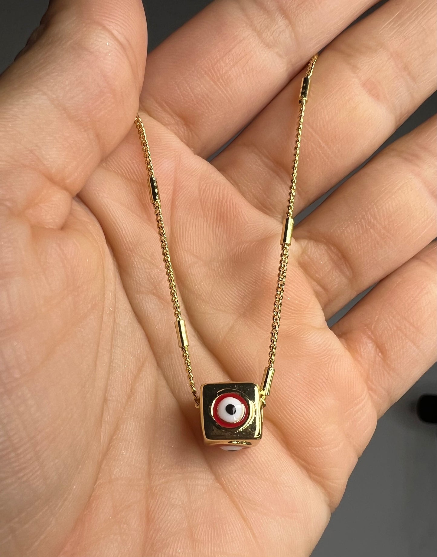 Collar de ojo turco en cubo