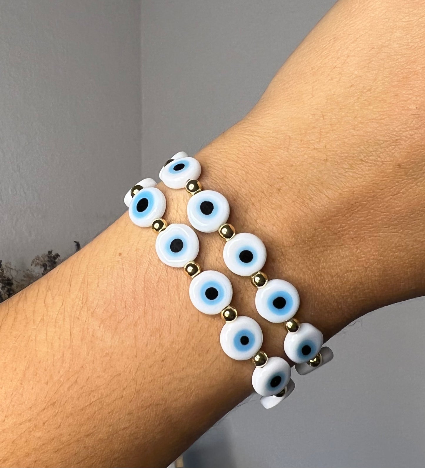 Pulsera de ojos chatos