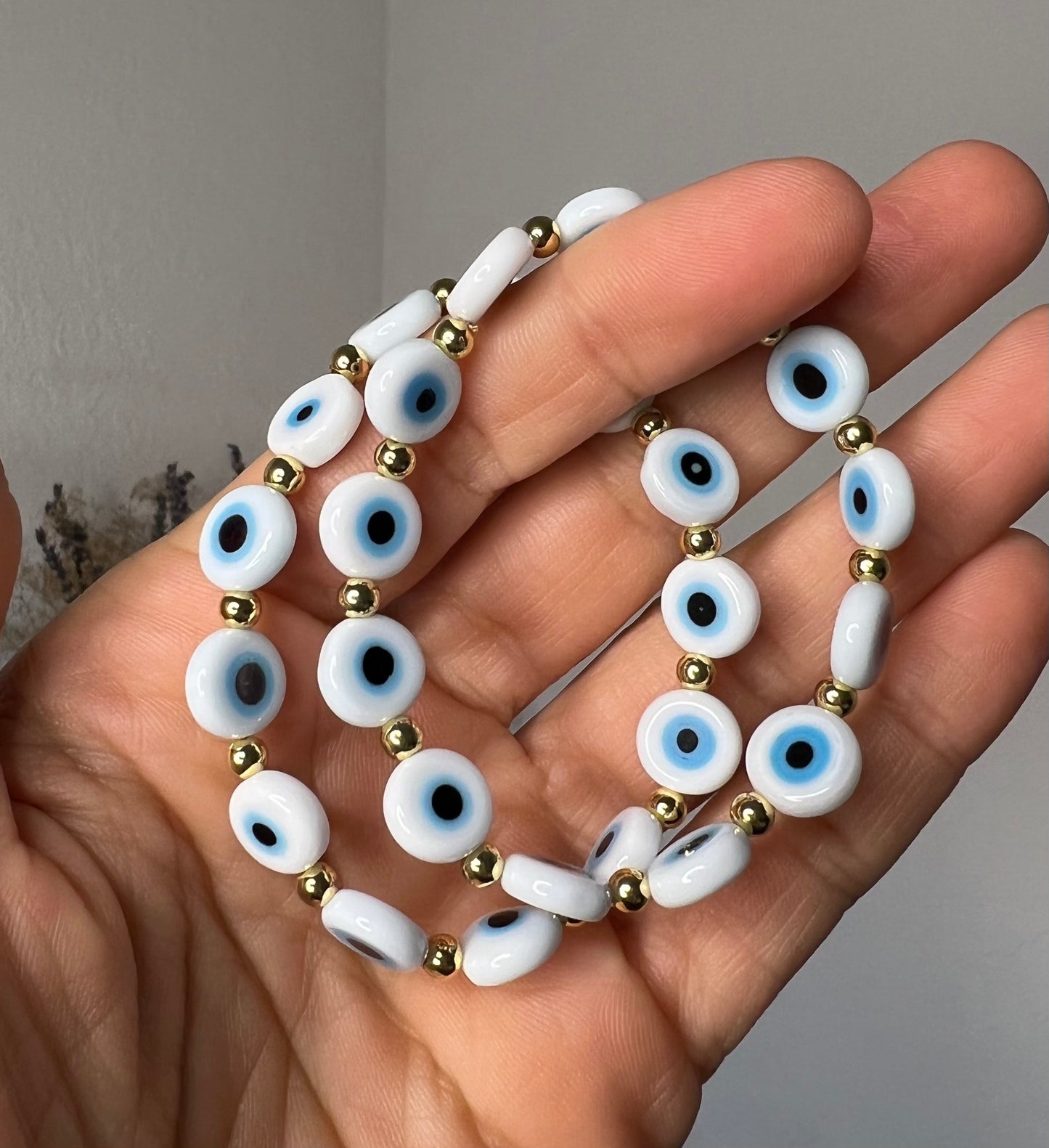 Pulsera de ojos chatos